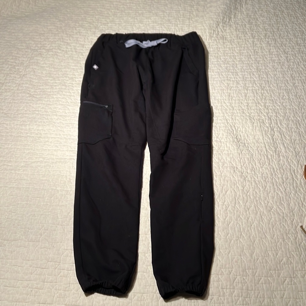 Size small 20 pocket figs jogger scrubs- worn once.